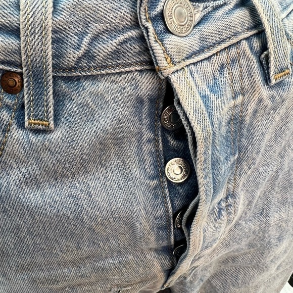 Levis Distressed Light Blue Jeans - Picture 6 of 9
